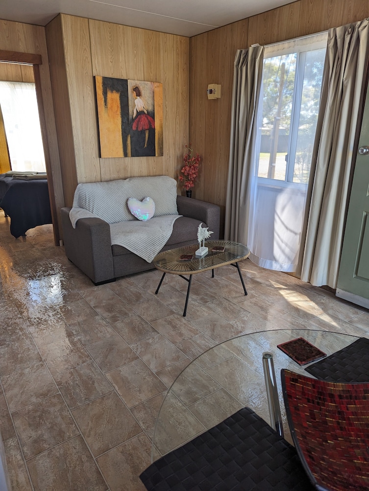 1 Bedroom Self-Contained Suite photo 3