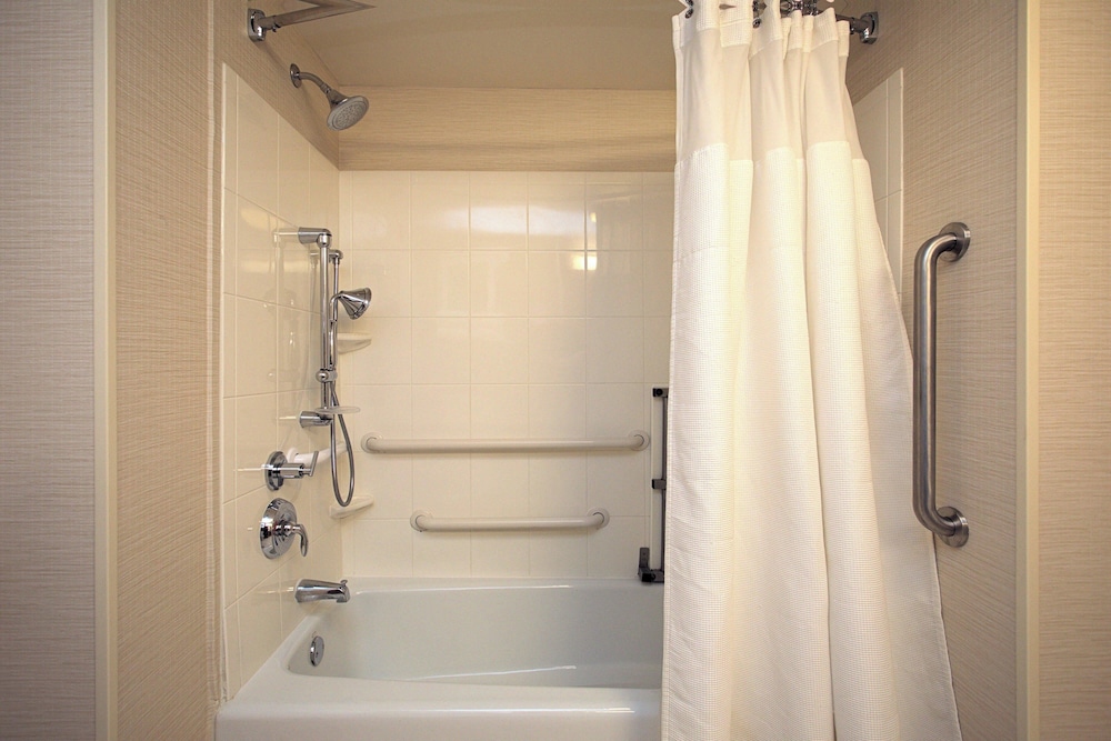 Room, 1 King Bed (Mobility Accessible, Tub) - Photo 7