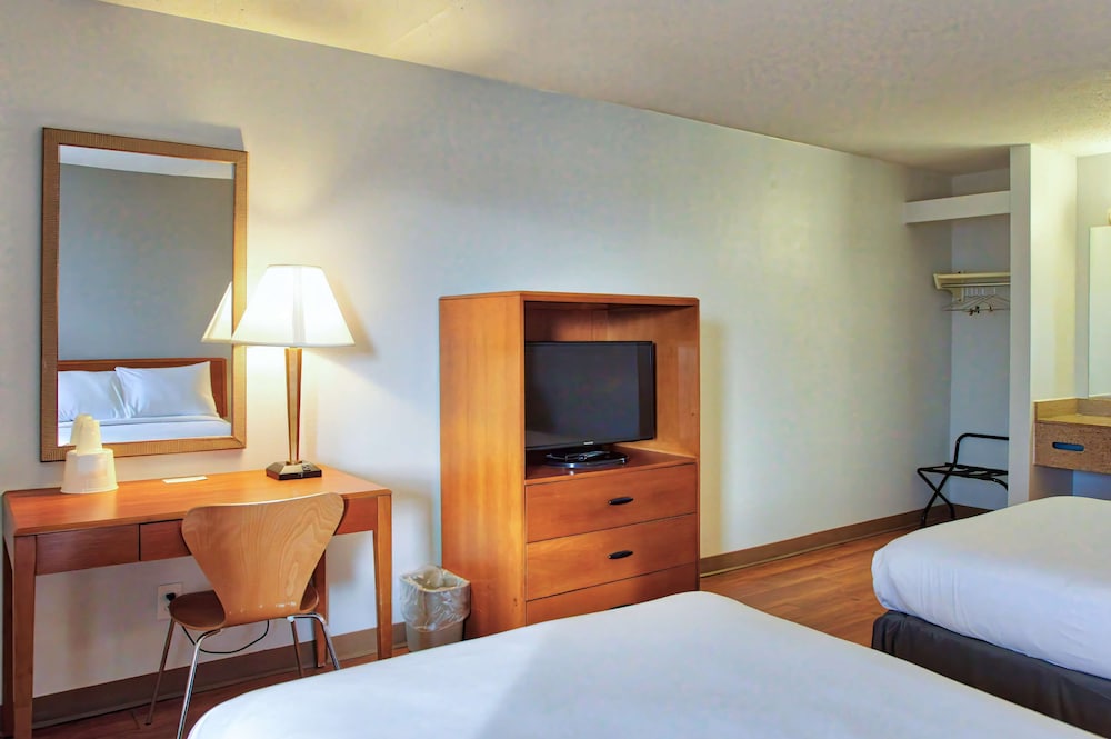 Deluxe Room, 2 Double Beds, Non Smoking, Refrigerator photo 2