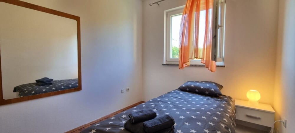 House (Ron - Spacious Garden - H(6))