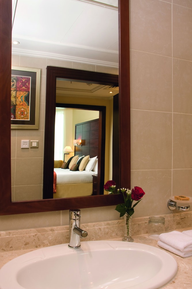Deluxe Suite, 1 King Bed - Photo 10