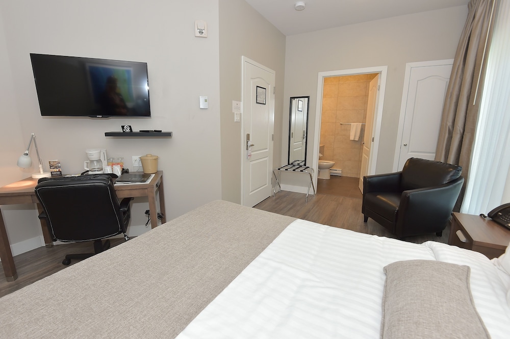 HOTEL - Economy Room, 1 Queen Bed, Courtyard View - Photo 2
