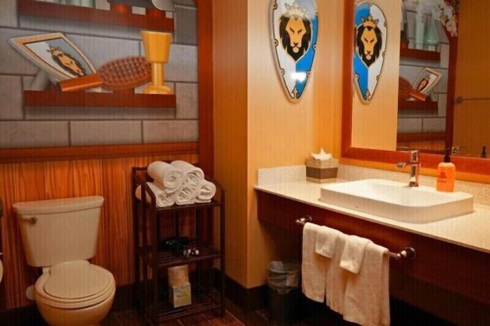 Knights & Dragons Deluxe Room at Castle Hotel photo 2