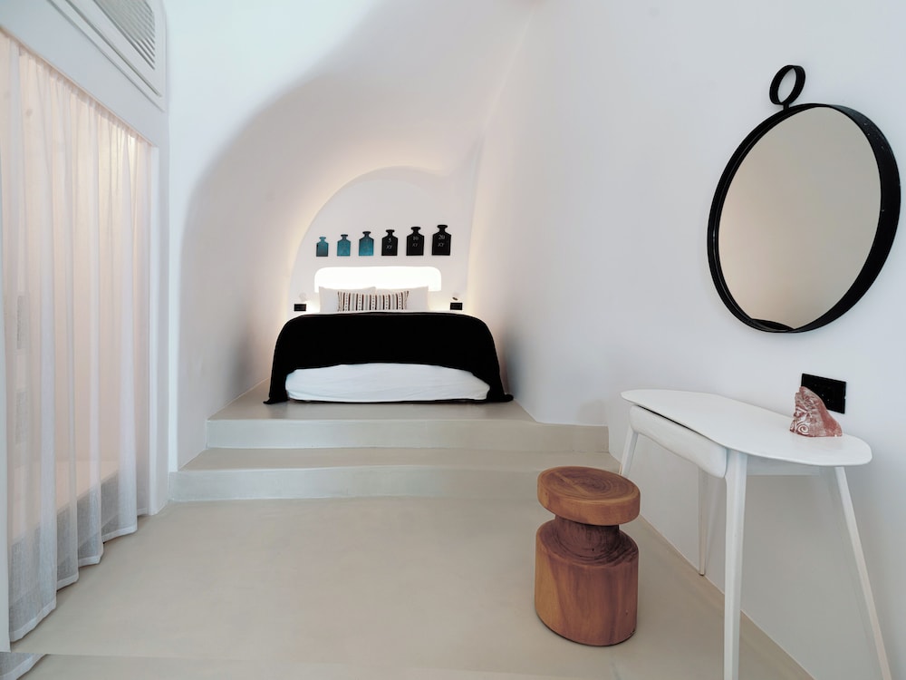 The Artisan's Suite with Hot Tub & Caldera View - Photo 4