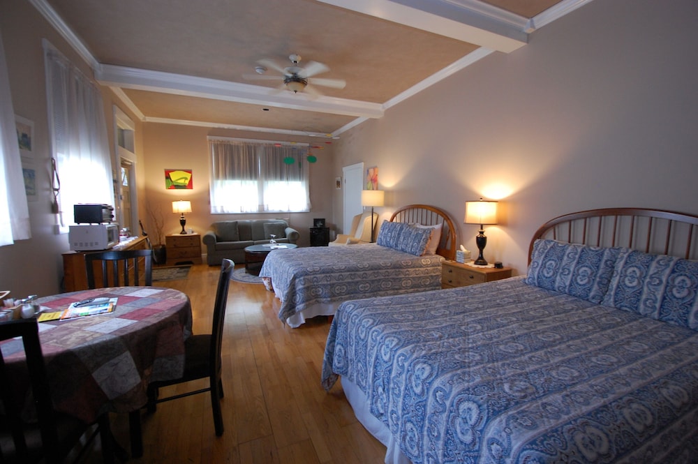 Standard Suite, Private Bathroom (Catamount - Pets Allowed) photo 2