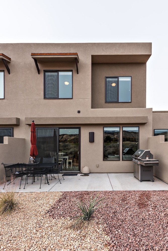 House, Multiple Beds (Desert Escape) photo 3