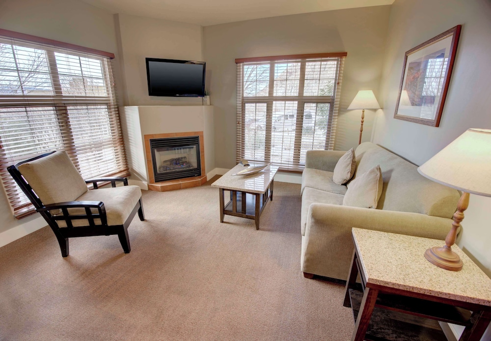 Villa, 1 Bedroom, Lake View (2 Queen Beds)