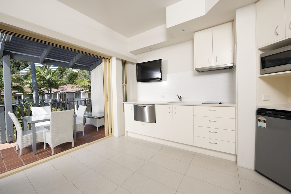 One Bedroom Poolside Apartment - Photo 3