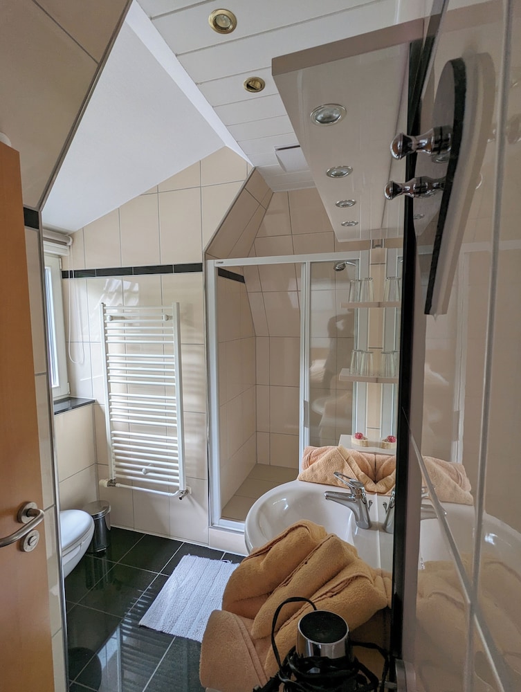 Basic Quadruple Room photo 2
