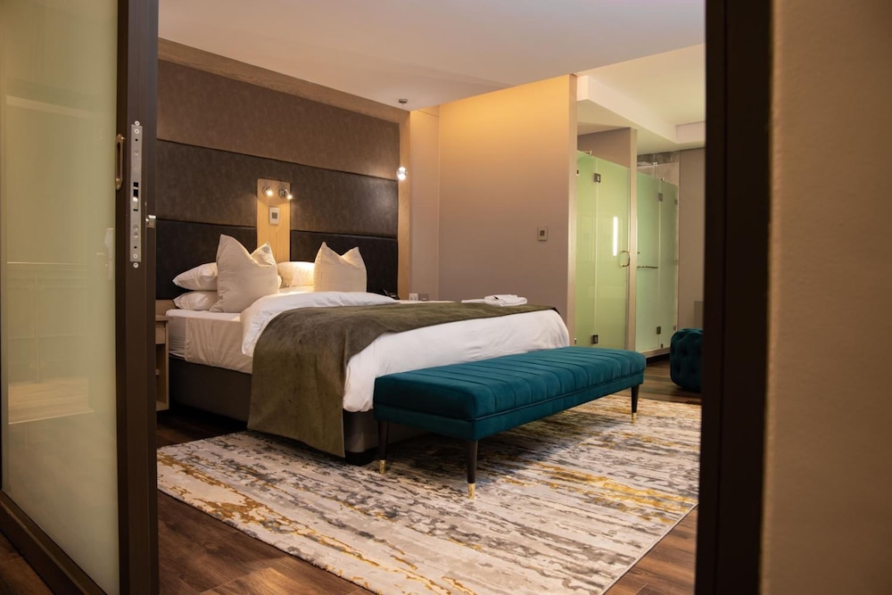 Luxury Suite