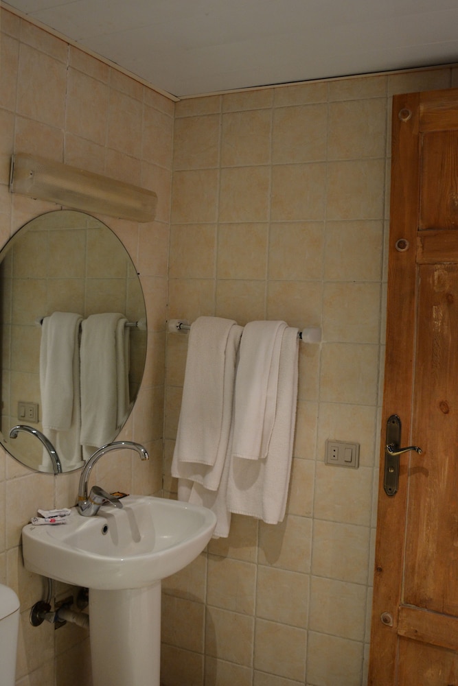 Standard Double Room, Pool View (Mountain View, With Extra Bed) photo 3