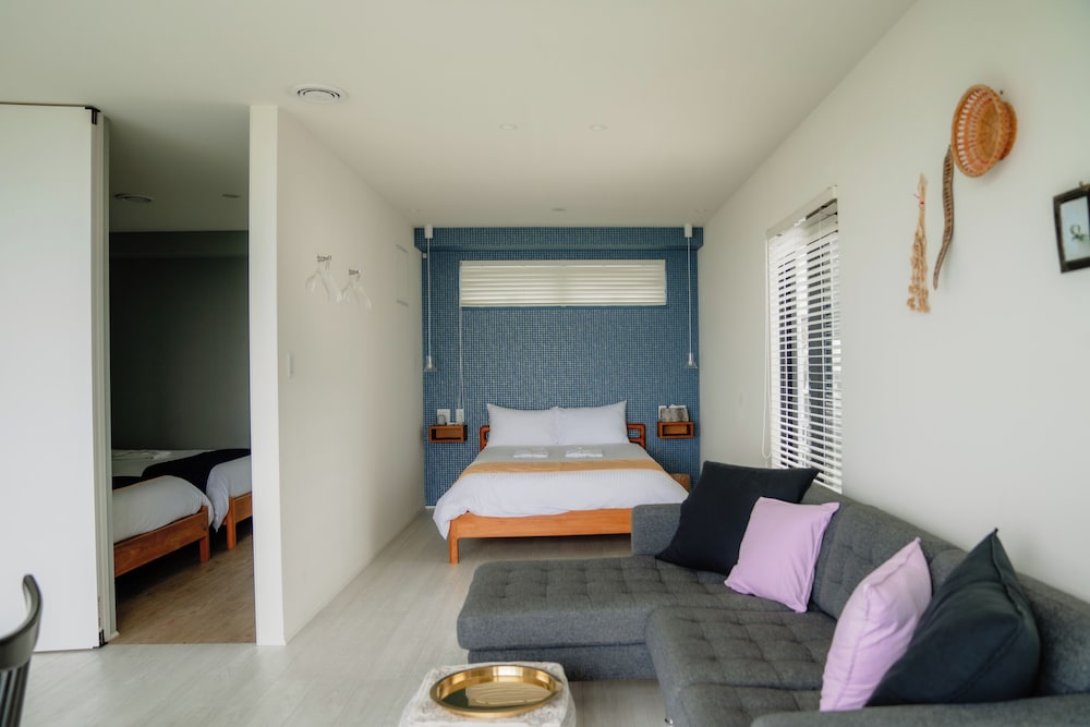 Design Suite, 1 Bedroom, Non Smoking, Partial Ocean View (S02) photo 2