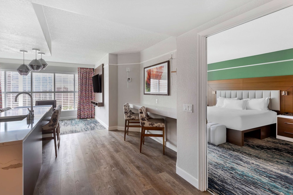 Suite, Multiple Beds, Kitchen - Photo 6