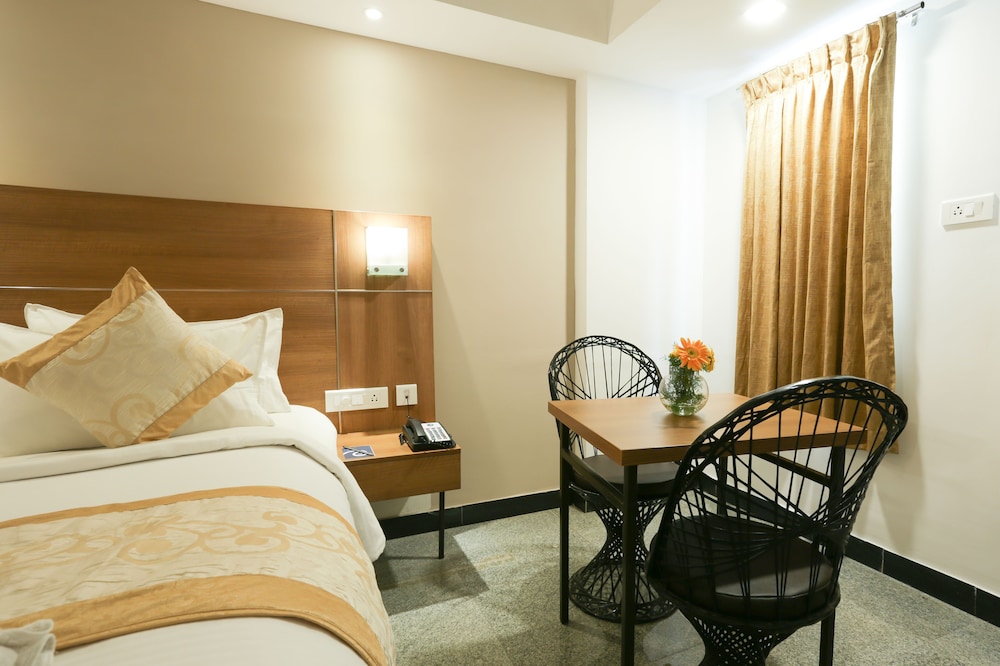 Deluxe Triple Room, 3 Twin Beds - Photo 3