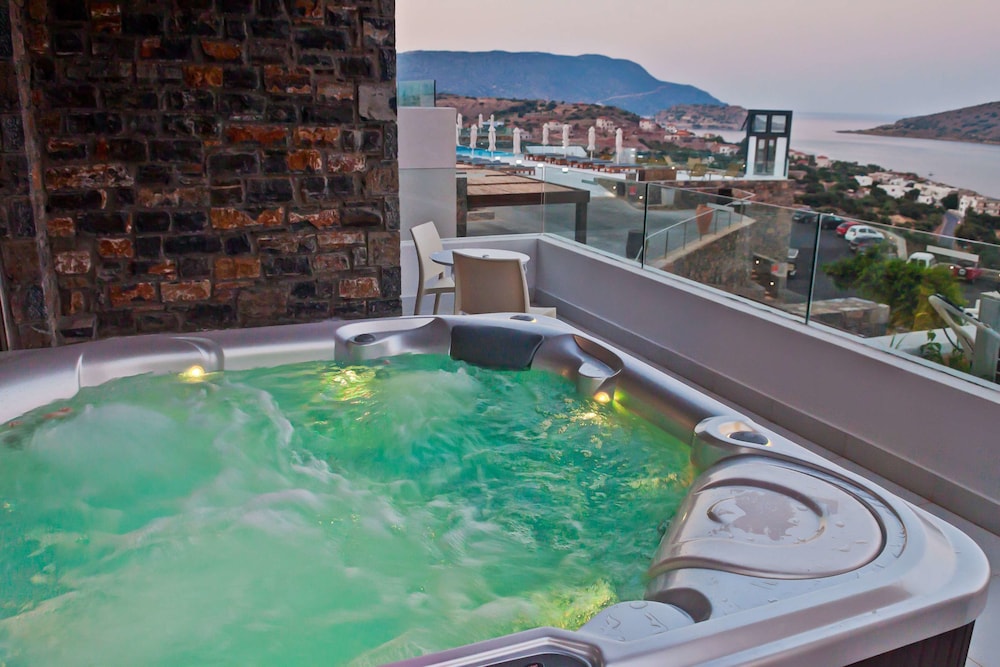 Deluxe Room, Jetted Tub, Sea View