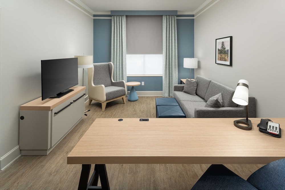 Suite - Photo 3