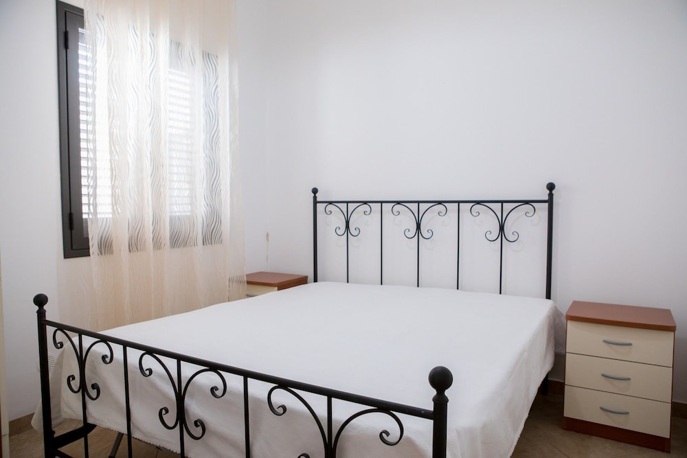 House, 2 Bedrooms
