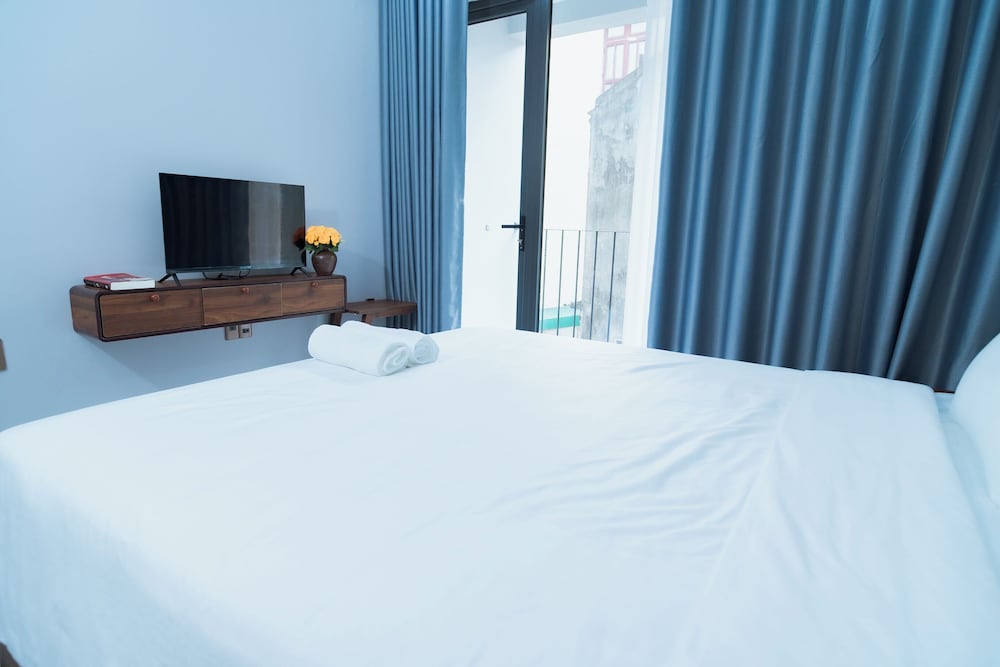 Queen Room with Balcony photo 2