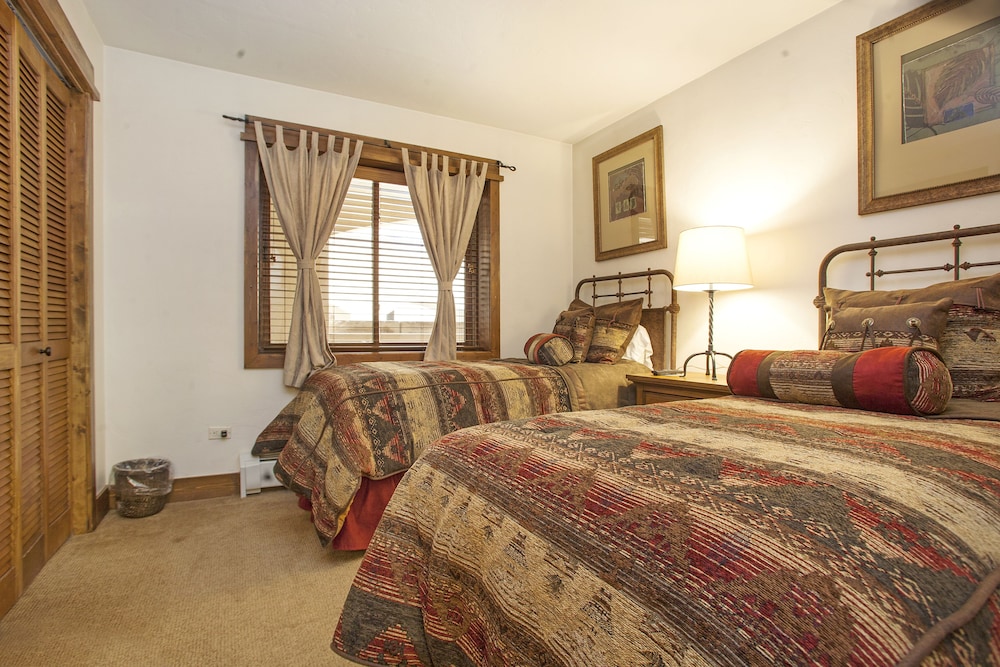 Condo, 2 Bedrooms, 2 Bathrooms - Photo 5