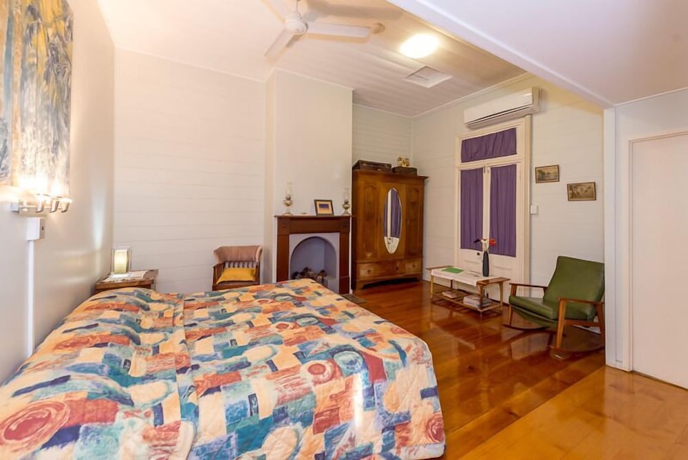 Standard Room, Non Smoking (Fireplace Suite) photo 1