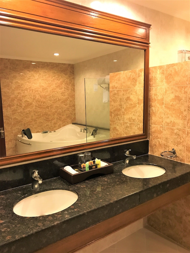 Suite, 1 King Bed photo 3