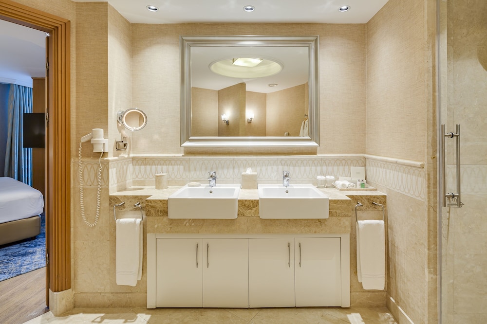 Junior Suite, 1 King Bed, City View - Photo 7