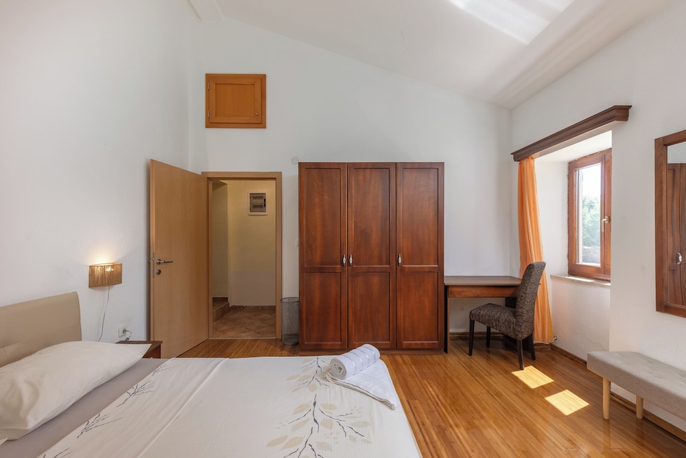 Family House, Multiple Bedrooms, 2 Bathrooms (Pool House In Greenery) photo 3