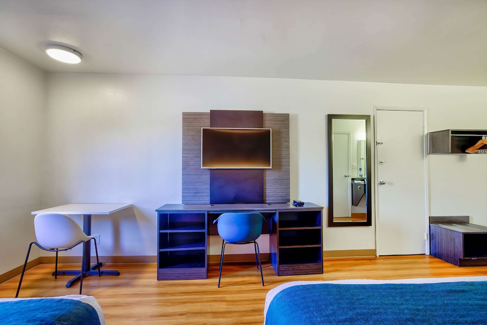 Standard Room, 2 Double Beds, Smoking photo 3