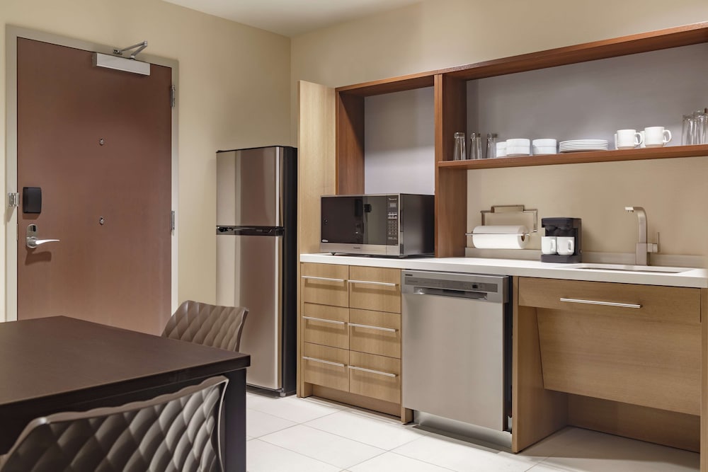 Suite, 1 King Bed, Accessible, Bathtub (Mobility & Hearing) - Photo 5