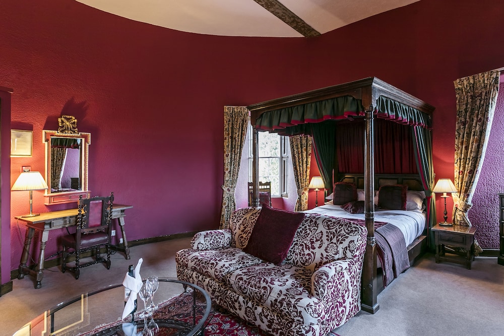 Themed Four Poster