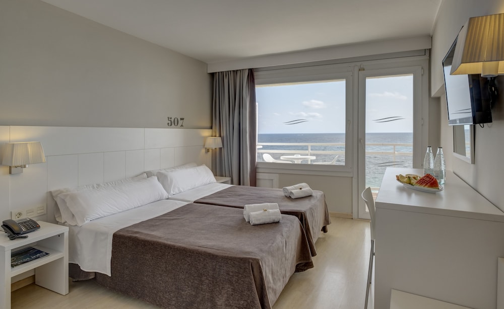 Double or Twin Room, Balcony, Sea View - Photo 4