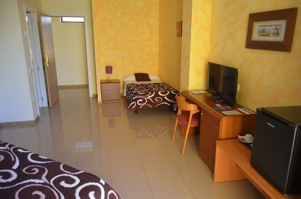 Triple Room (2 adults + 1 child) photo 2
