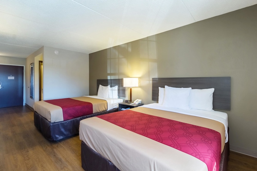 Standard Room, 2 Queen Beds, Non Smoking - Photo 3