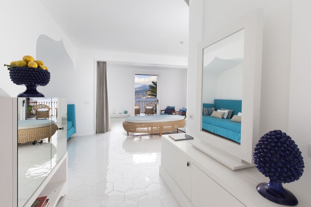 Elite Suite, Hot Tub, Sea View - Photo 4