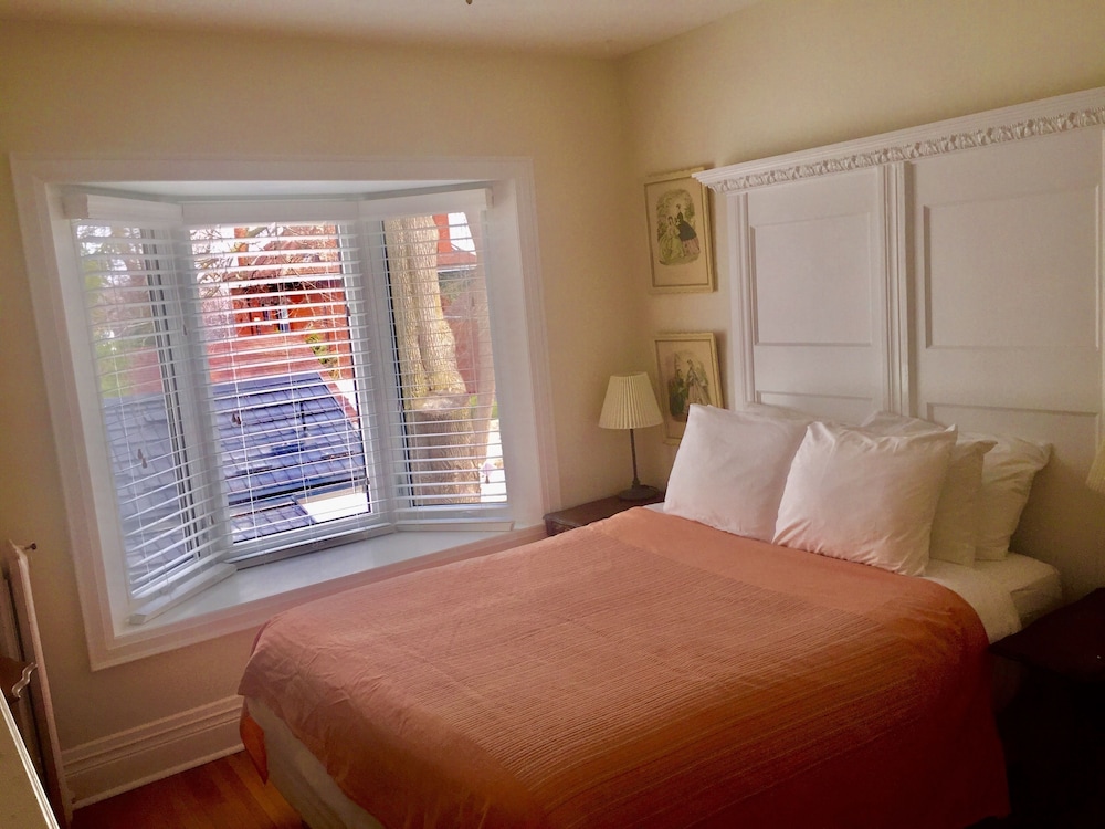 Dr. Mitchell Suite photo 1