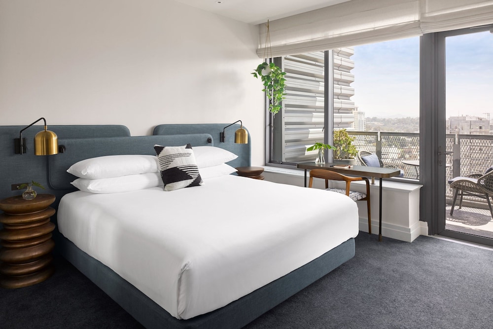 Room, 1 King Bed, City View (Balcony) - Photo 4