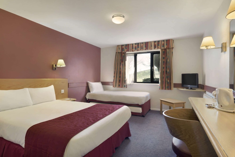Room, Multiple Beds, Non Smoking - Photo 1