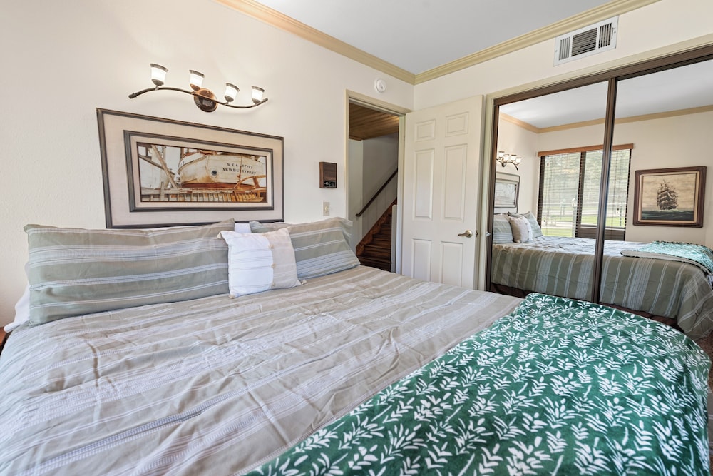 House, Multiple Beds, Pool Access, Mountain View photo 1