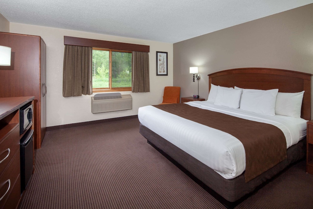 Premier Suite, 1 King Bed, Non Smoking photo 1