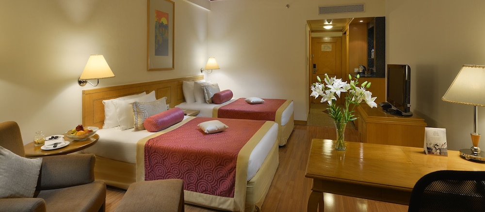Superior Room City View Twin Bed - Photo 2