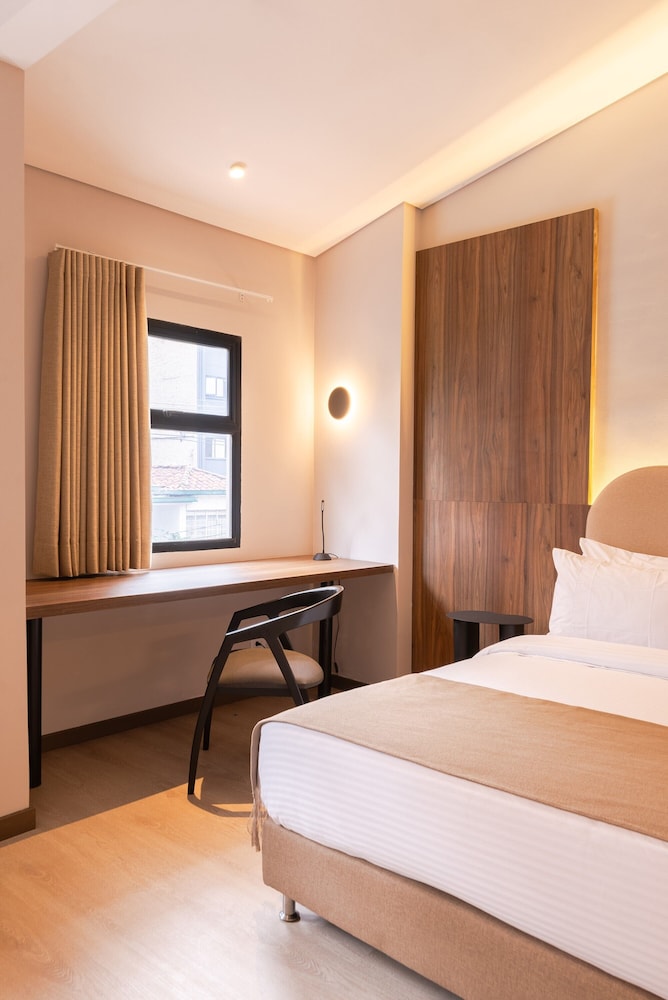 Deluxe Studio Suite, 1 Queen Bed With Sofa Bed photo 2