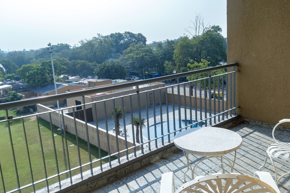 Classic Room With Balcony - Photo 4