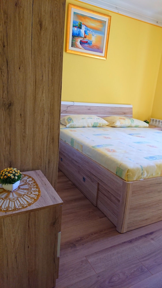Apartment, 3 Bedrooms, Smoking, Balcony