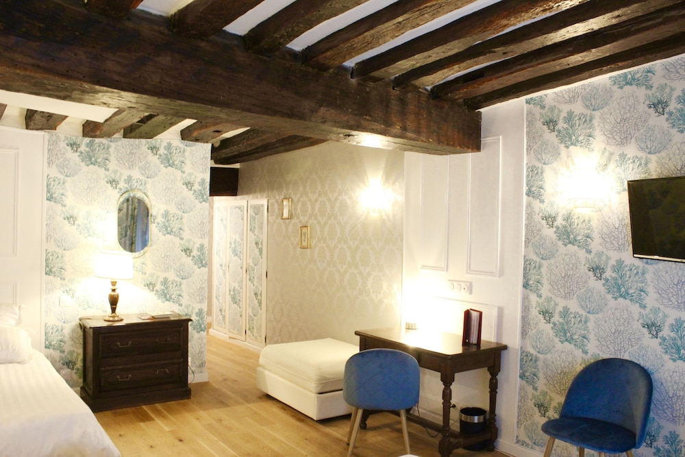 Family Room, Adjacent Rooms, Non-Connecting photo 3