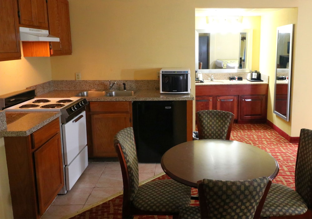 Upgraded, Suite, 2 Queen Beds, Non Smoking photo 3