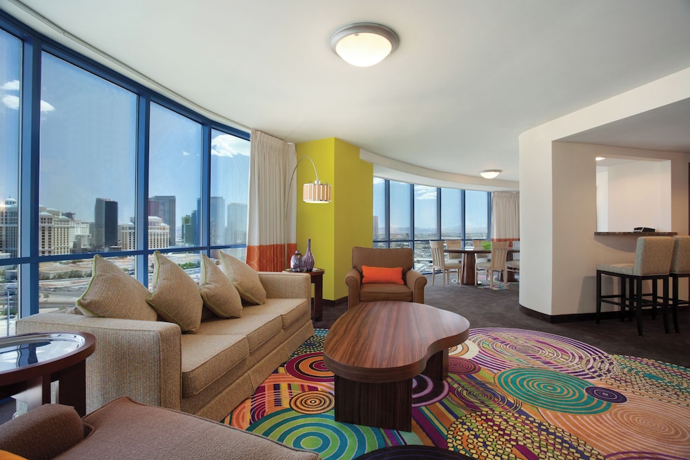 Suite, 1 Bedroom - Photo 1