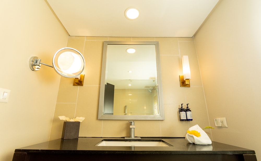 Suite, 1 Bedroom - Photo 7