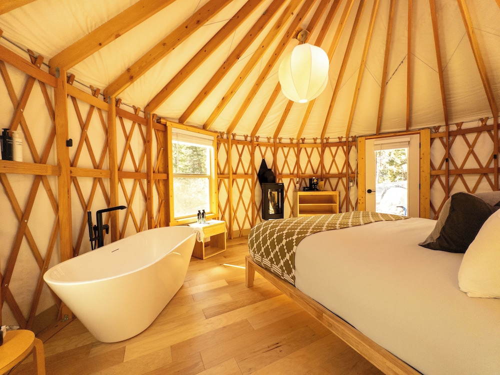 Luxury Tent, 1 Bedroom, Fireplace, River View