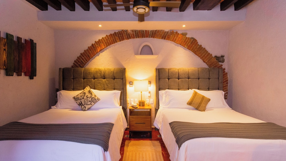 Standard Double Room (Frente a Terraza) - Photo 12
