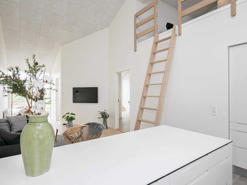 Apartment photo 1